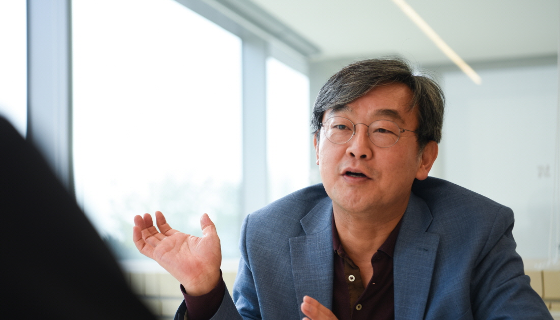 이준호 교수는 ‘이보디보(Evo-devo)’, 이른바 ‘진화발생생물학’의 대가로 불린다..jpg