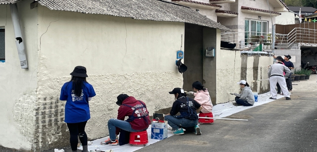 '우리동네 벽화봉사단'의 봉하마을 봉사활동 (3).jpg